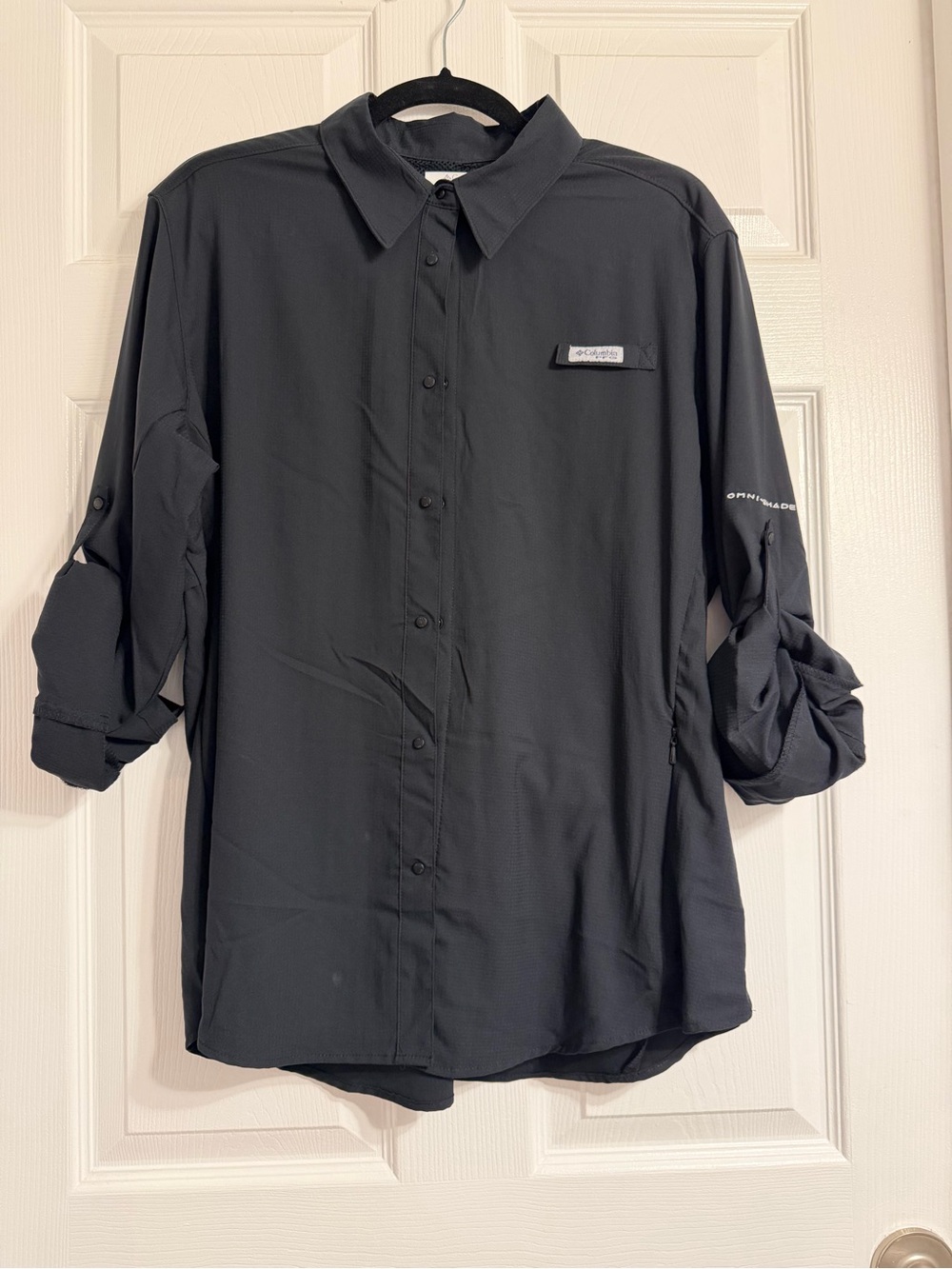 Columbia Black Women's Long-Sleeve Roll-Tab Button-Down Shirt